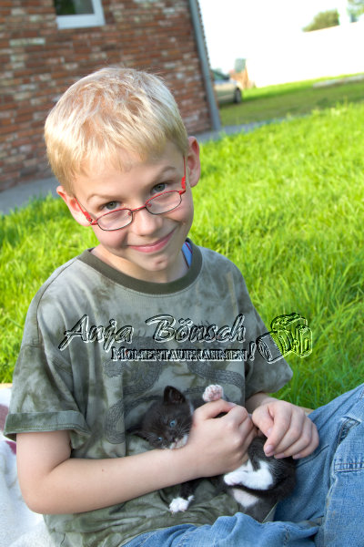 Alexander und eins der Katzenbabys - Bagira Alexander und eins der Katzenbabys - Bagira